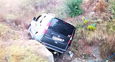 Safranbolu'da hafif ticari araç şarampole devrildi: 5 yaralı