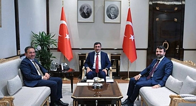 AK Parti Milletvekillerinden Bakan çıkartması