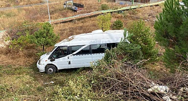 İşçi servisi şarampole yuvarlandı: 1 yaralı