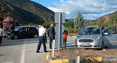 Karabük’te kavşakta kaza: 4 yaralı