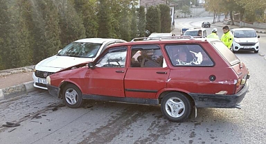Safranbolu’da İki Otomobil Çarpıştı: 1 Yaralı