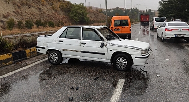 Yağış nedeniyle kayganlaşan yolda kaza; sürücü yaralandı
