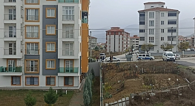 Evinde asılı halde bulundu
