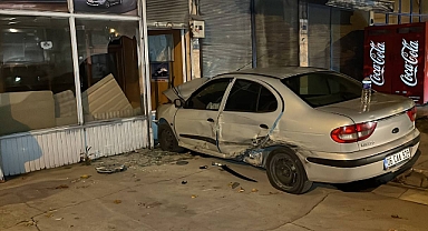 Otomobil ciple çarpıştıktan sonra, iş yerine daldı!