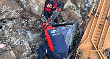Üzerine kaya düşen iş makinesi operatörü hayatını kaybetti