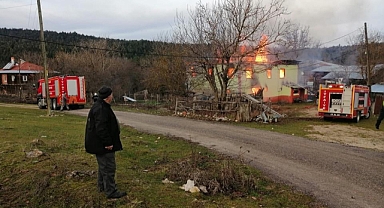 EFLANİ'DE EV YANGINI