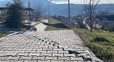 Karabük’te çocuk parkında heyelan