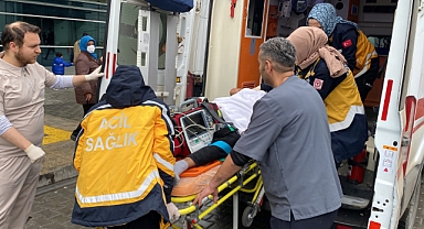 Karabük'te hafif ticari araç direğe çarptı: 1 ölü, 4 yaralı