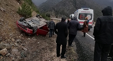 Karabük'te kontrolden çıkan otomobil takla attı: 3 yaralı