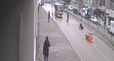 Motosiklet sürücüsünün yerde sürüklendiği anlar kamerada