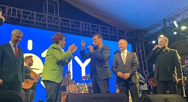 Hakan Peker'e destek için sahneye çıktılar