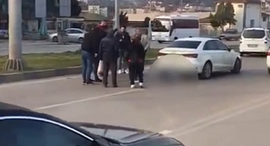 Otomobilin çarptığı yaya metrelerce savruldu, o anlar kamerada!