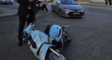 Motosiklet ile otomobil çarpıştı: 2 yaralı