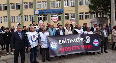 Okulu basan veli, çocuğuyla tartışan öğrenciyi ve öğretmeni darp etti