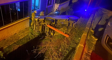 Sitenin bahçesine uçan araçtaki 3 kişi yaralandı