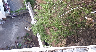 Karabük'te yüksekten düşen 2 yaşındaki çocuk tedaviye alındı