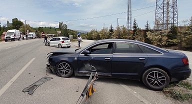 Eskipazar’da iki otomobil çarpıştı: 3 yaralı