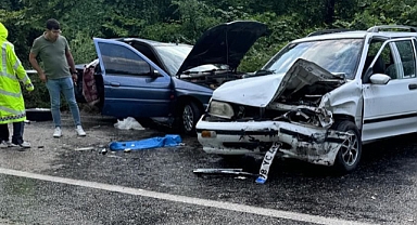 Yenice’de iki otomobil çarpıştı: 3 yaralı