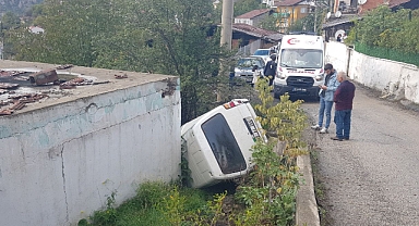 Araç devrildi, 7 çocuk yaralandı