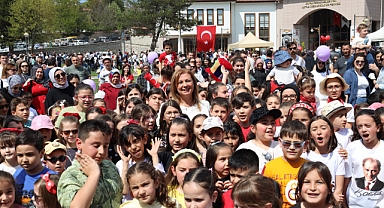 Safranbolu’da Oyun Köyüyle 23 Nisan Coşkusu Zirveye Çıktı: Çocuklar Masal Gibi Bir Gün Yaşadı!