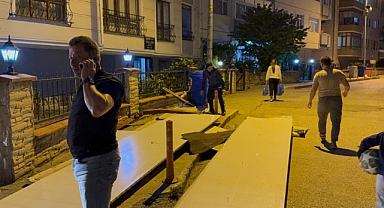 Karabük'te fırtına çatıyı uçurdu, ağaçları devirdi
