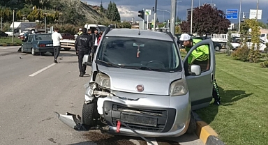 Karabük'te Kavşakta Kaza: 2 Yaralı