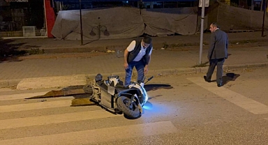 Karabük'te otomobil ile motosikletin çarpıştığı kaza kamerada