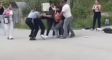 Safranbolu'da genç kızların kavgası kamerada