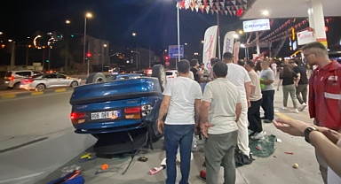 Takla atan otomobil akaryakıt istasyonuna daldı; sürücünün yaralandığı kaza kamerada