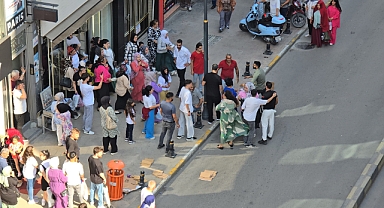 Cadde de olay! Saç baş birbirlerine girdiler