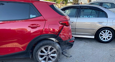 Direksiyon başında fenalaştı 3 araca çarparak durabildi