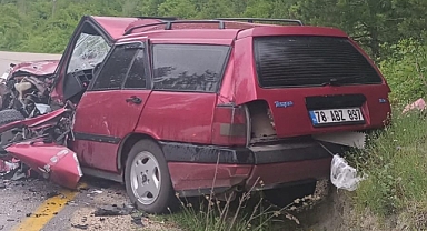 İki otomobil çarpıştı: 8 yaralı