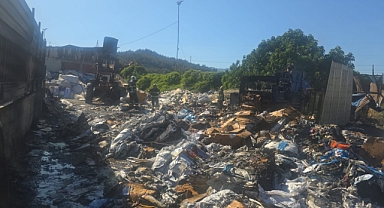 Karabük'te geri dönüşüm depolama alanında yangın