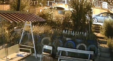 Park halindeki otomobile çarpıp kaçtı: O anlar kamerada