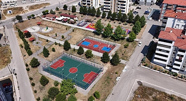 Parklar Yenileniyor, Çocukların Yüzü Gülüyor