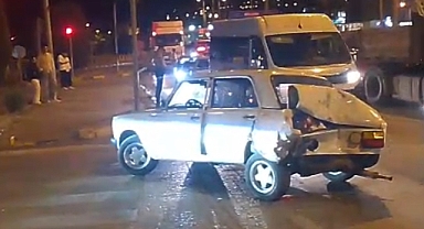 4 KİŞİNİN YARALANDIĞI KAZA KAMERADA