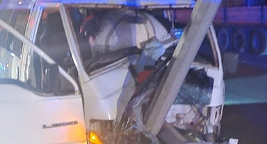 Alkollü sürücü direğe çarptı: 1 yaralı