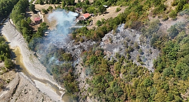 Safranbolu'da ahşap evde çıkan yangın ormanlık alana sıçradı