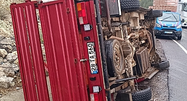 Eskipazar’da kamyonet yan yattı: 5 yaralı