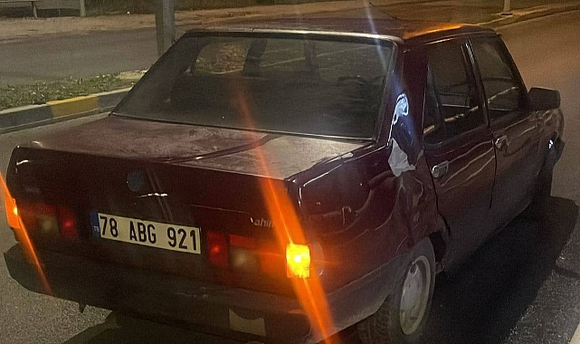 Motosiklet ile otomobilin çarpıştığı kaza kamerada: 1 yaralı