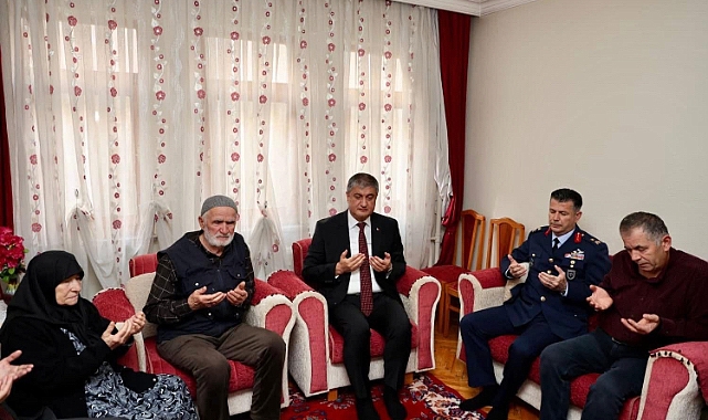 Vali Mustafa Yavuz, Şehit Ailemize Şehadet Belgesi’ni Takdim Etti