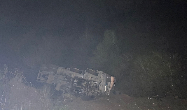 150 METRELİK UÇURUMA YUVARLANDI: 2 YARALI 