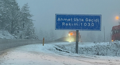 Ahmetusta Geçidinde kar etkili oluyor