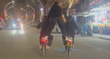 Cadde üzerinde tehlikeli yolculuk!