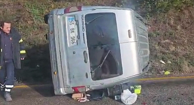 Devrilen hafif ticari aracın sürücüsü yaralandı