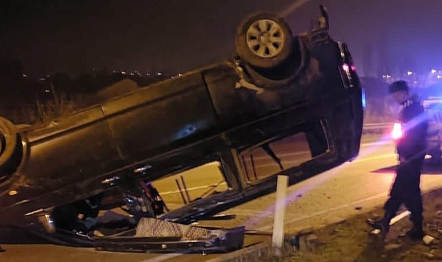 Ehliyetsiz sürücü takla atan araçta yaralandı 