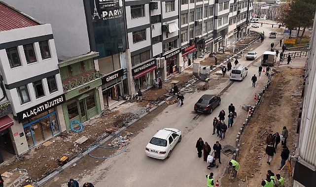 Karabük’ün En İşlek Caddelerinde Yenileme Çalışmaları Devam Ediyor 