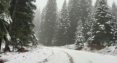 Karabük’ün yüksek kesimlerinde kar yağışı etkisini sürdürüyor 