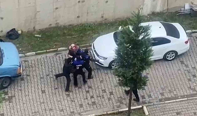 Karton istifleyen anne-oğul zabıtalara saldırdı!