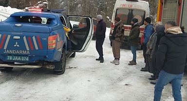 Alevlere teslim olan ahşap ev tamamen yandı 